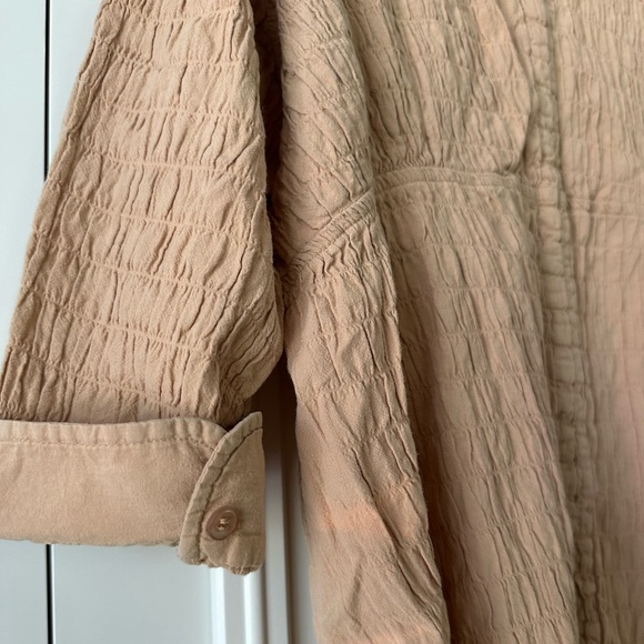 Andrew & Co Crinkle Button Down Tan Shirt, Size 2X - Picture 6 of 8